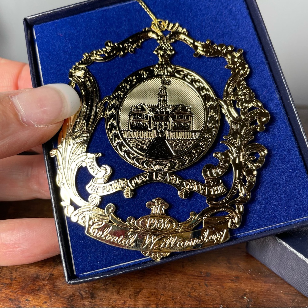 Gold colonial Williamsburg Christmas tree ornament
